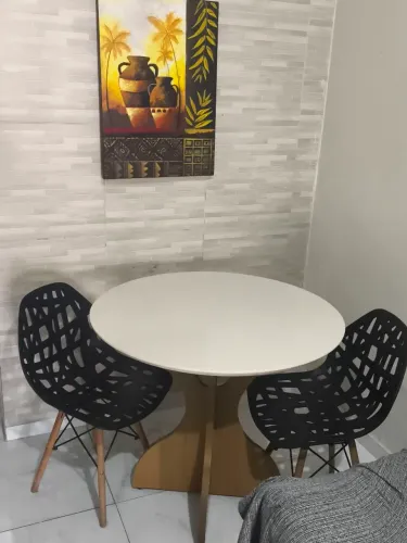 Mesa com 2 cadeiras