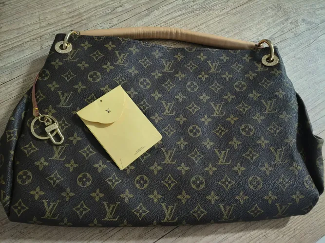 Bolsa Louis vuitton artsy mm