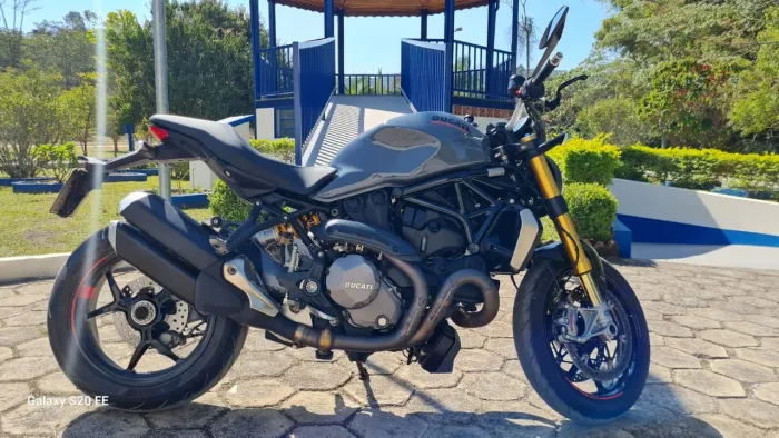 Ducati Monster 1200S