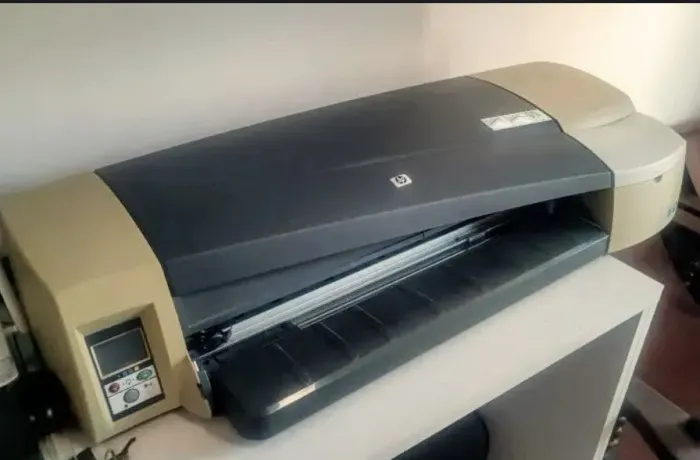 Vendo plotter Hp desengjet 111 completa funcionando 