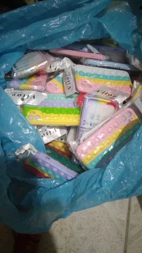 Vendo capinha de celular cilicone POP  IPONE 11 82 capinhas por 800,00 possibel negociação