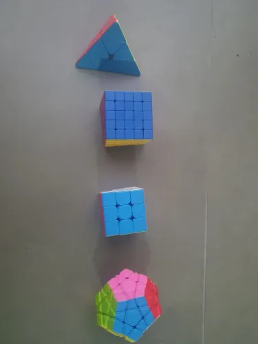 Cubos mágicos (leia a descrição)