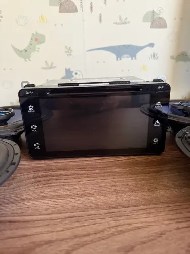 Central Multimídia Clarion 7? com DVD Player + 4 alto falantes