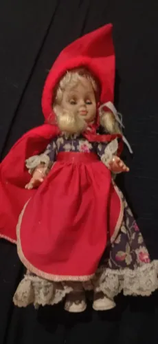 Boneva antiga trajes tipicos estilo chapeuzinho vermelho
