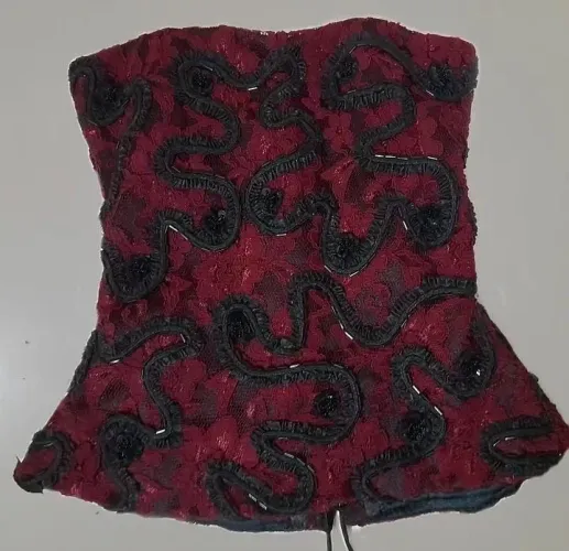 Corset vinho com detalhes bordados P