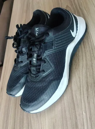 Tênis Nike Preto Infantil, tamanho 37, original e feito no Brasil.