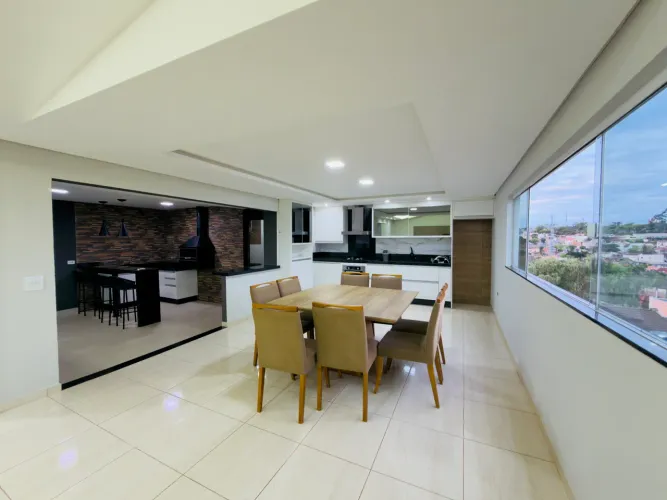 Alugo Casa Planejada de 200m | Jardim Tokio | Rua frente p/ Condomínio Aurora Tropical