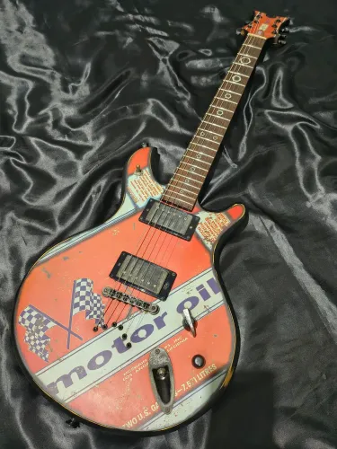 Guitarra Cort Motor Oil raríssima