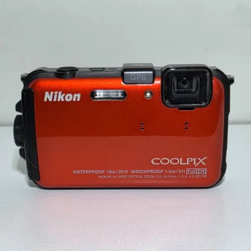 Câmera Digital Nikon Coolpix AW100 16.1MP GPS 5x à prova d'água Laranja c/ Acessórios