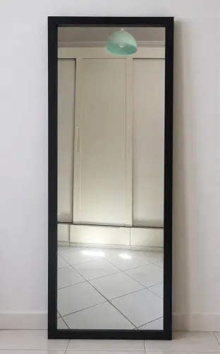 Espelho de Corpo Inteiro com Moldura Preta - Excelente Estado