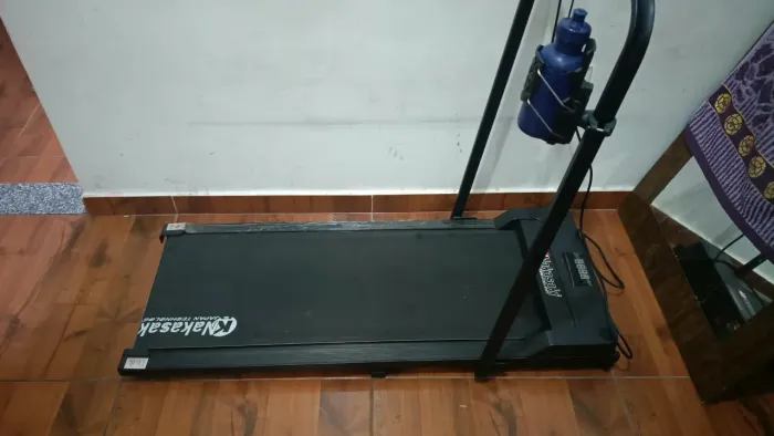 Esteira para exercícios semi nova