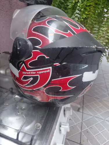 Capacetes N 60 (dois disponíveis)