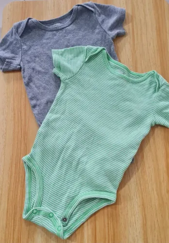 Kit body carters 6 a 9 meses. Usado. Ótimo estado.