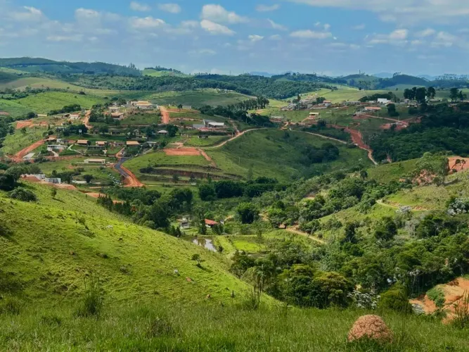 LOTES AMPLOS EM IGARATÁ/SP