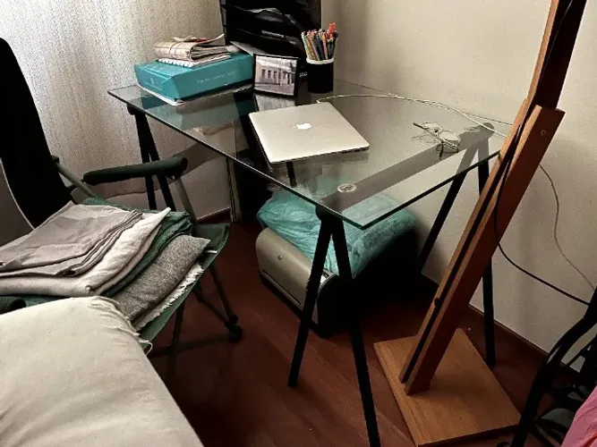 Mesa de vidro com cavalete TokStok