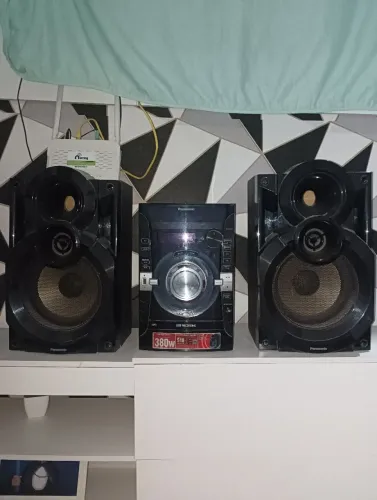 SOM PANASONIC COM DUAS CAIXAS