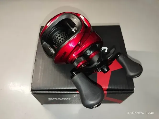 Carretilha Piscifun Spark Vermelha (manivela direita)