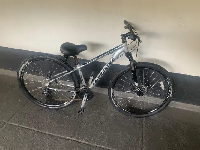 Bicicleta trail cannondale aro 29