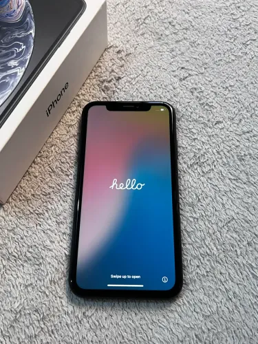 IPHONE 64GB XR