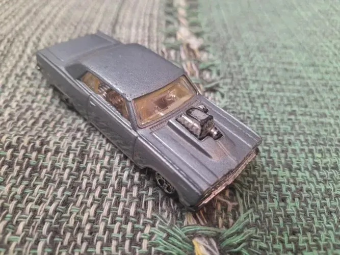 Carrinho Hot Wheels '64 Chevelle SS cinza