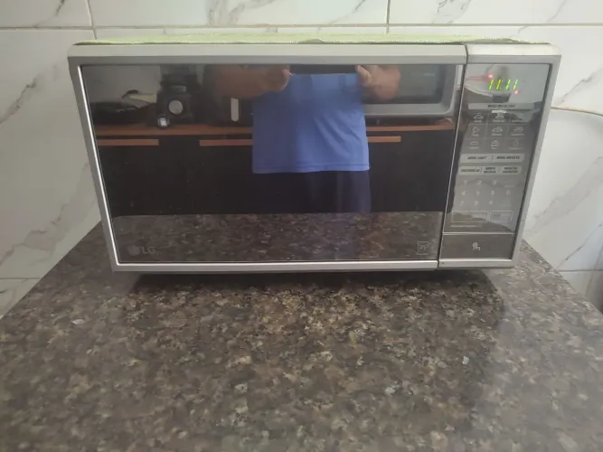 vendo micro-ondas lg 30 l espelhado com defeito