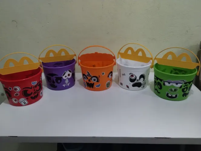 Coleção 5 Baldes Original Halloween do McDonald's 2 de 2024 e 3 de 2025.Fabricados nos EUA