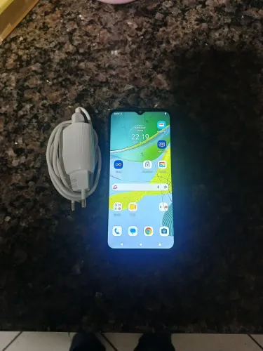 Celular Motorola moto E 13 32 Gb ótimo aparelho detalhes trincas mais não enternefere