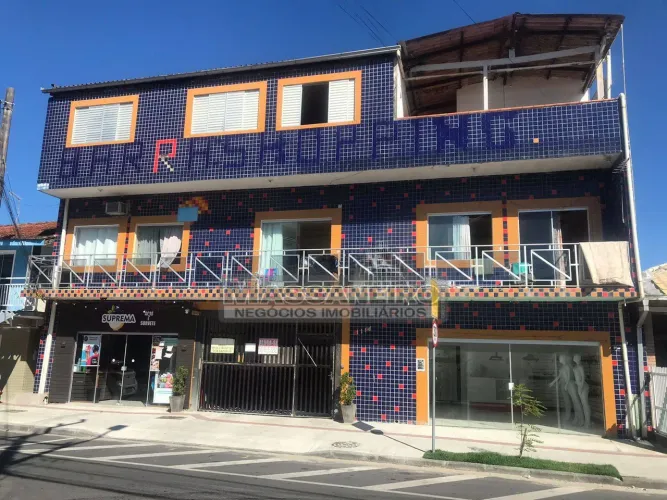 Prédio com Apartamentos e Kitnets e Sala Comercial à Venda em Barra Do Sul
