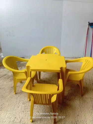 Mesas e cadeiras