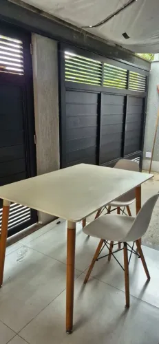 Mesa com 4 cadeiras