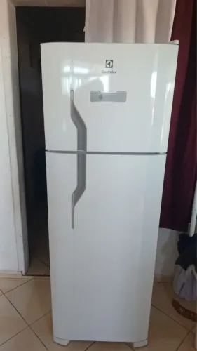 Vendo geladeira semi-nova