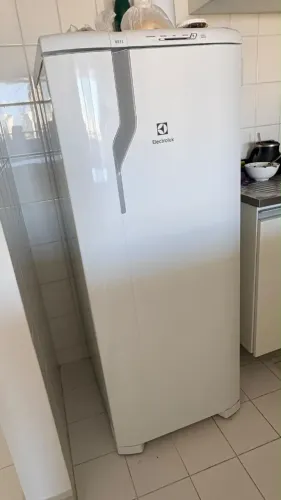 Refrigerador Electrolux RE31 De Gelo Prático 