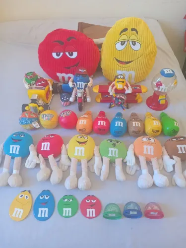 COLEÇÃO EXCLUSIVA DE ITENS COLECIONÁVEIS M&M'S - COLECIONADOR VENDENDO PARTE DO SEU ACERVO