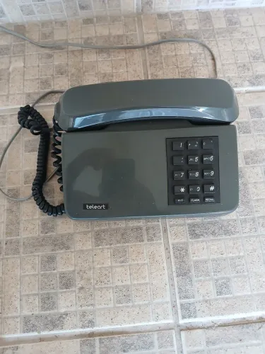 Aparelho de telefone antigo