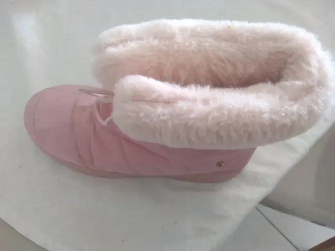 Bota Infantil Rosa. Nova Nova.