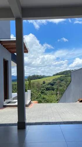 Casa / Chácara de Alto Padrão com Piscina e Área Gourmet ? Extrema/MG