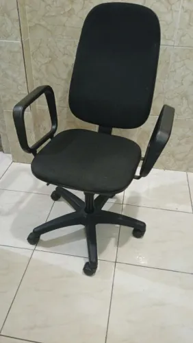 Cadeira de escritório giratória