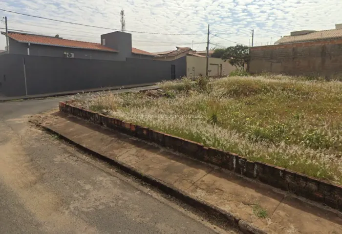 Terreno à venda em Uberaba-MG, localizado no Bairro Pontal.