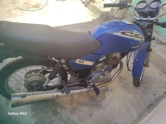 Vendo  CG 125 ano 1999/2000 ,motor doc ok!