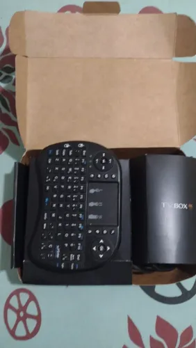 Aparelho de TV com um pouco  de recarga 