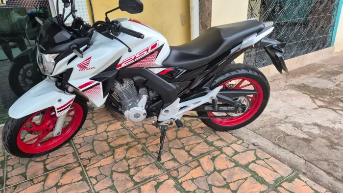 Cb 250 twister 2022 branca