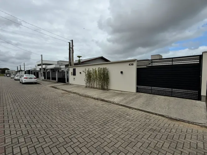 Casa com amplo terreno à venda em Tijucas/SC