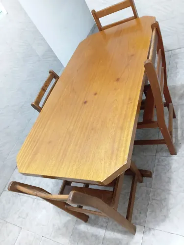 Mesa de Cozinha/Jantar em Madeira com 4 Cadeiras