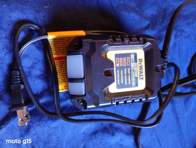 Carregador Dewalt dcb1102