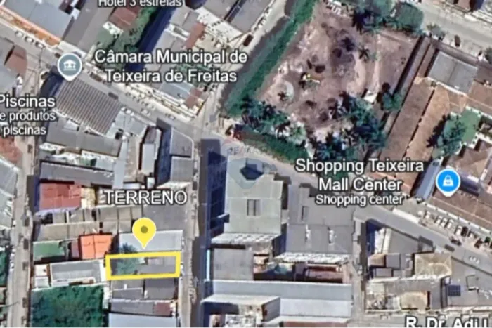 Terreno de 270m² no CENTRO de Teixeira de Freitas