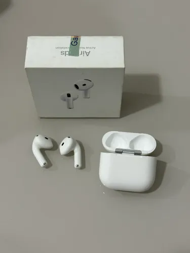 Airpods 4 com cancelamento ativo de ruído