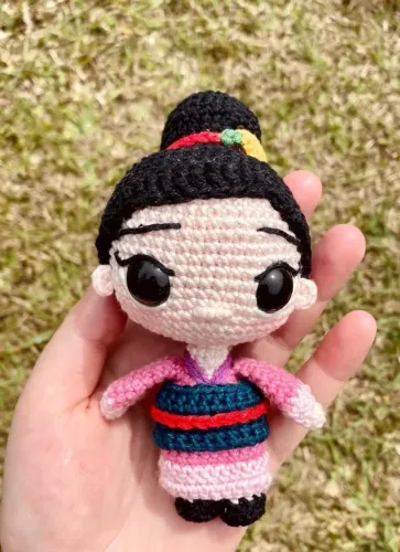 Princesa da Disney Mulan amigurumi crochê 