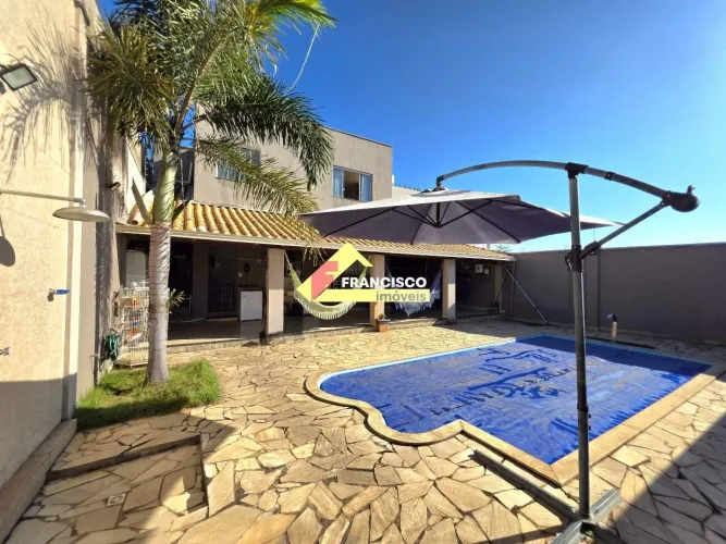 Casa à venda, 3 quartos, 1 suíte, 3 vagas, Santa Marta - Divinópolis/MG