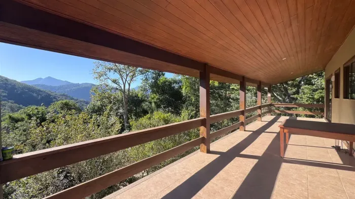 Casa com 3 quartos, linda vista no Condomínio Vale do Sossego em Corrêas - Petrópolis - RJ