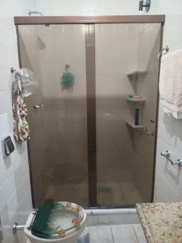 Porta de Blindex para banheiro na cor fumê